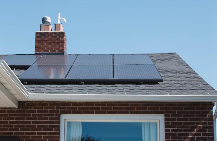 panneaux solaires sur une maison individuelle