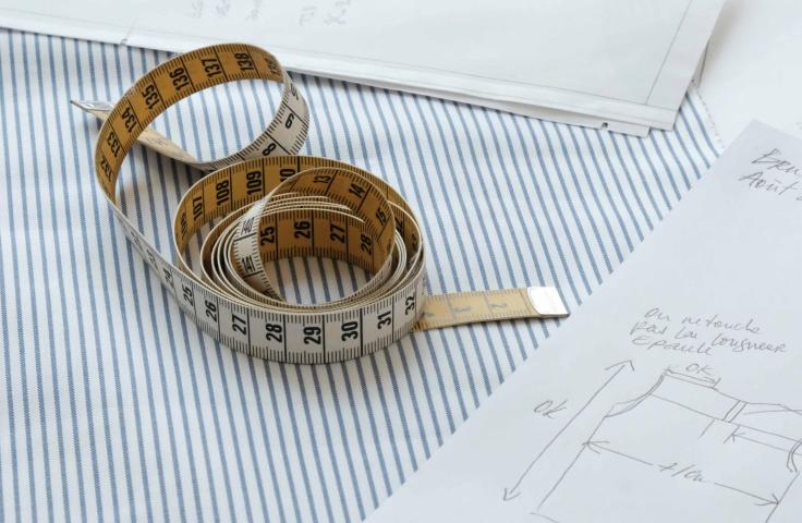 mesure d’impact, pouvoirs publics, évaluation, impact social Un mètre sur une table